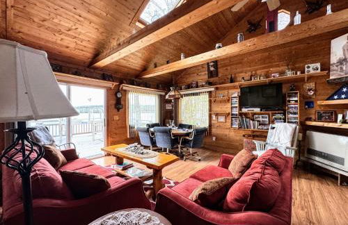 Back of the Moon Lakefront Camp family watersports fire pit 1 dog beach sleeps 8 - Foto 8