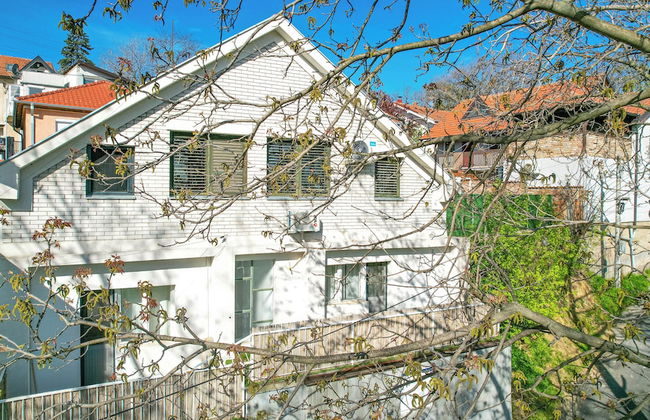 VP Apartment - A Forest Retreat in the Heart of the City! - Foto 19