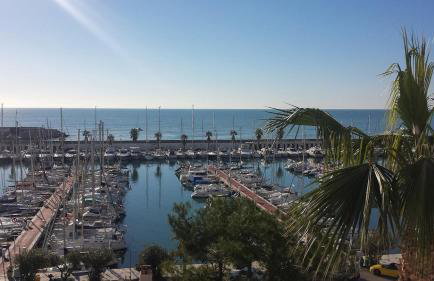 Stunning sea views over marina with swimming pool - Photo 24