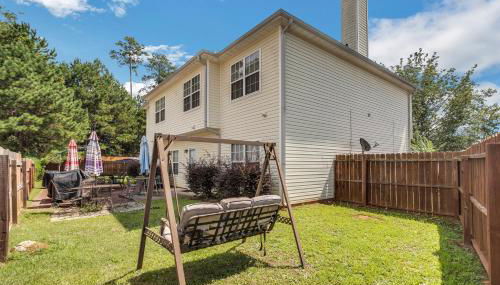 Atlanta Retreat with 2-Car Garage, Fenced Yard home - Photo 2