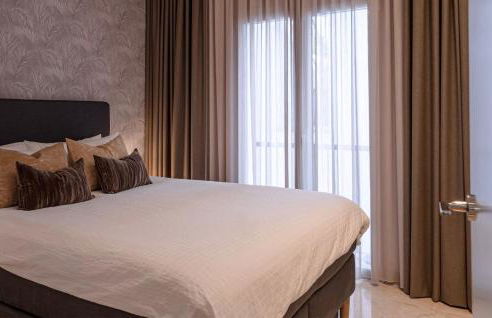 Serene hideaway, luxurious 2-bedroom penthouse apartment in the exclusive Paraíso Pueblo - Photo 22