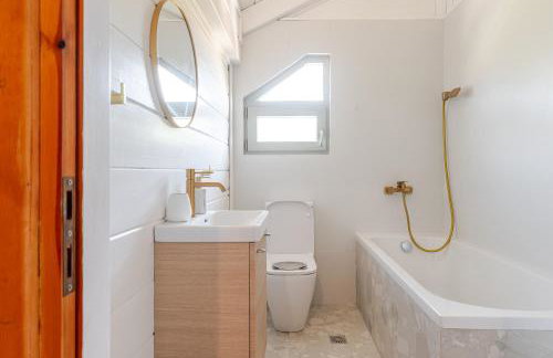 Farmhouse with pool minutes from beach - Photo 21