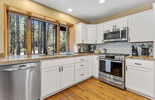 Sensational Burning Tree 4 bed 3 bath Retreat in the Country Club - Photo 6