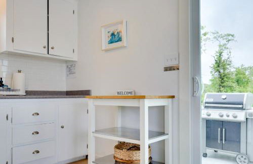 Cozy Narragansett Cottage with Dock and Outdoor Shower - Photo 11