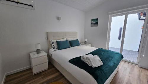 Sunflower Castle View in Óbidos - Photo 3