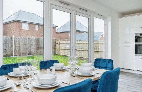 Spacious Luton Home Sleeps 8 - Foto 5