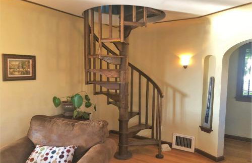 6-Bedroom Tudor in the Downtown Historic District - Foto 23