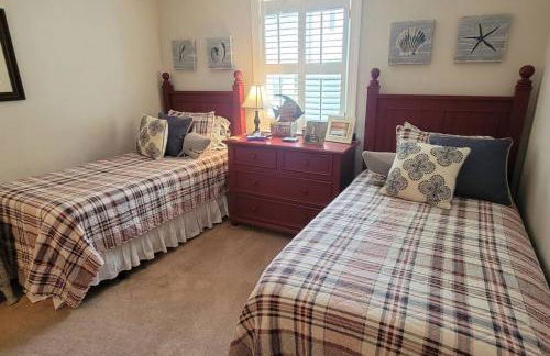 H1 downstairs and comfy king and two twins really nice kitchen and baths - Foto 6