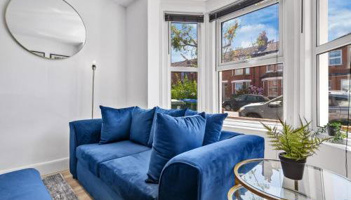 Spacious 3 Beds Home - walking distance from Shirley High Street - sleep 7 - Free Parking - Pool Table - 50" TV - Foto 3