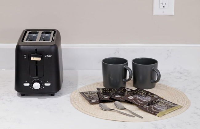 Stunning 3 Bedroom Secondary Suite N Van - Photo 7