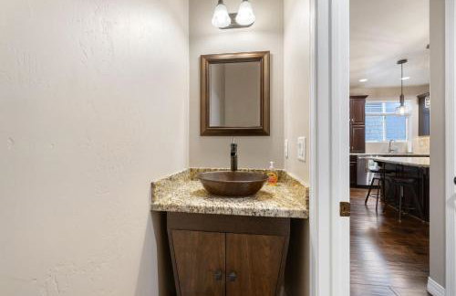 NEW! 5BR Family Retreat with Game Room, AC, Near Downtown Flagstaff & NAU - Foto 16