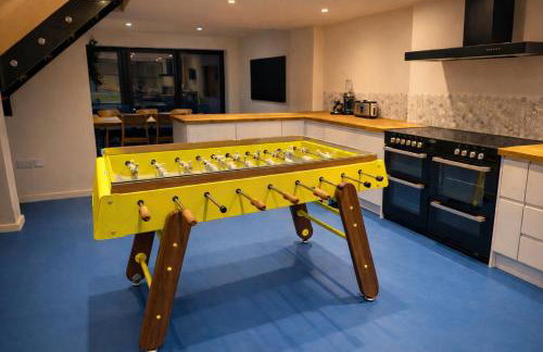 Stylish Leeds City Centre Retreat with Private Terrace & Hottub - Foto 20