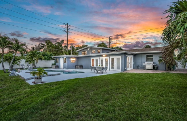 Kiss the Wave - Spacious 4BR 3BA w Pool hot tub - Foto 45