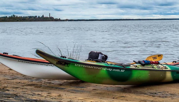 Tour en kayak por el río Uruguay - Foto 4, Embarcaciones listas para navegar