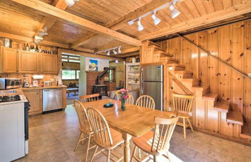 1 Mi to Downtown BBH Coastal Cabin with Deck and Yard - Foto 11