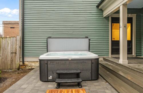 Bourbon-themed home w arcade & hot tub for groups - Foto 5