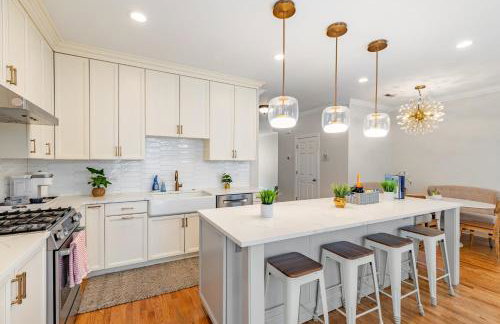 Windy City Getaway - 3BR 2BA Chicago Townhouse home - Photo 23