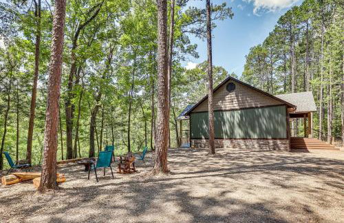 Big Cedar Vacation Rental with Deck and Hot Tub! - Foto 22