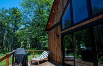 Luxe Modern Cabin with Pond, Fire Pit, Hiking, near Bethel Woods - Foto 37