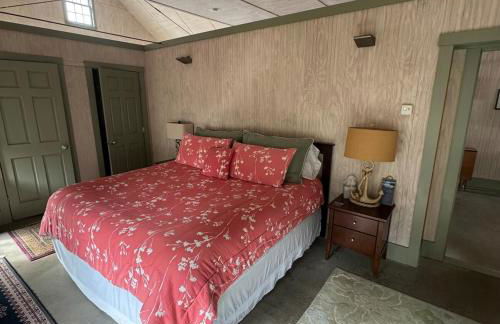 More Boathouse than Lakehouse - Foto 9