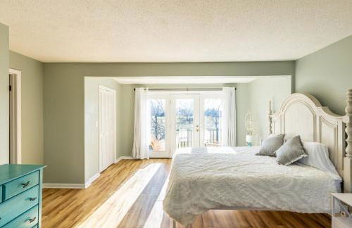 Charming Farmhouse w King Bed Hot Tub & EV Charger - Foto 7