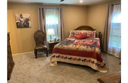StockYards! Walk 3 Blocks-Ranch House sleeps 8 - Foto 14