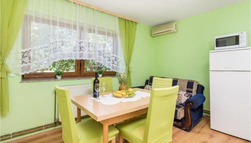 Stunning Apartment In Otocac With Wifi - Foto 5