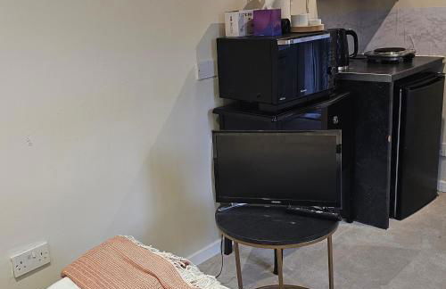 Cosy Studio Getaway - Free Parking & Central Links - Foto 10