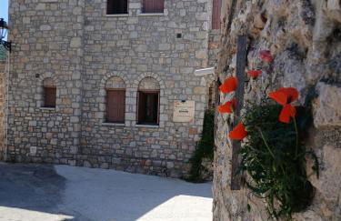 Avgonima Family's Rooms I - Photo 6