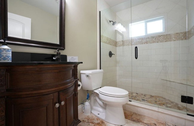 Classy 4 Bedroom 3 Bath Pool Home 3/4 Mile Walk To Disney - Foto 40