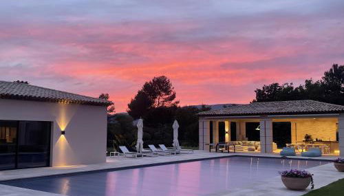 Villa Qalaisie - Luxury Villa for 16 on Terre Blanche Golf Estate - Foto 5, sunbed, Garden view