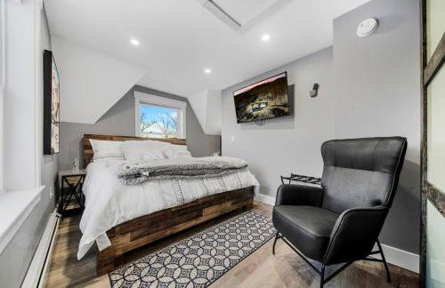 New Sunday River Ski Retreat with Hot Tub Spa - FirePit Sleeps 16 - Foto 42