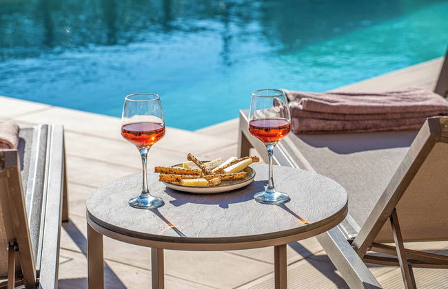 Classic Villa - Photo 2