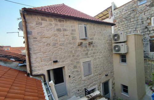 The center of Split, renovated stone house - Photo 3