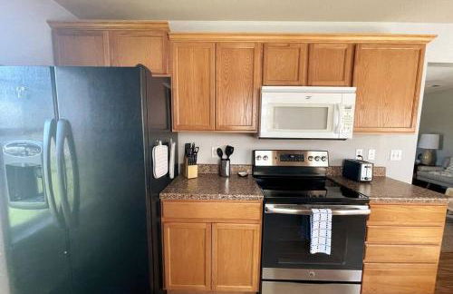 McKinley House Prime - Pool, Patio and Garage - Photo 11