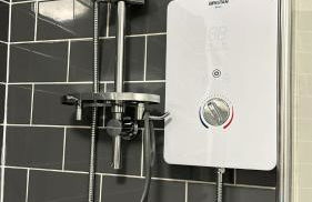 Brighton Bungalow Spacious 3BR, contractor friendly, close to University & near AMEX Stadium, parking,free WIFI,Garden & BBQ, Mobility challenged friendly - Foto 20