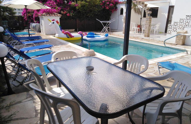 Lovely six Bedroom Villa in Coral Bay - Photo 26