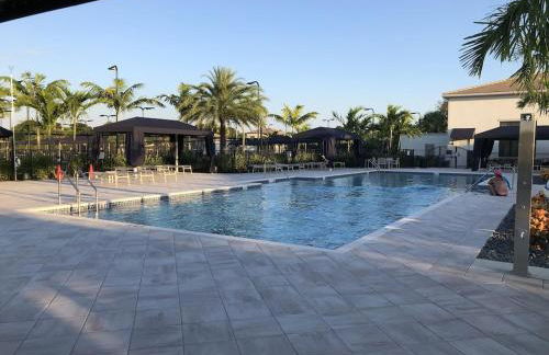 Beautiful furnished 3 BR home, pool, clubhouse access - if interested, please provide your name, contact info - Photo 39