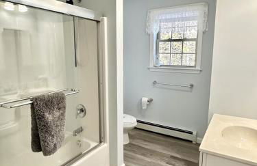 5BR Waterfront Hot Tub Kids Playscape Pets Family Compound! - Foto 44