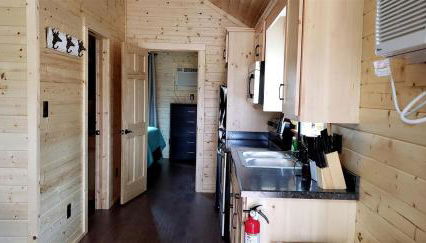 One Bedroom Log Cabin for Family and Pet Friendly Glamping in Pipe Creek, Texas - Foto 5