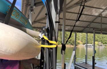 Paradise Point - 4BR Lakefront Haven Dock, Kayaks, & Cozy Firepit - Foto 11