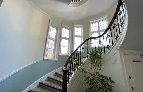 Burlington Mansions - FREE ALLOCATED PARKING - 8 mins walk to the beach - Gym - Pool Table - Brought to you by Coastline Retreats - Photo 34