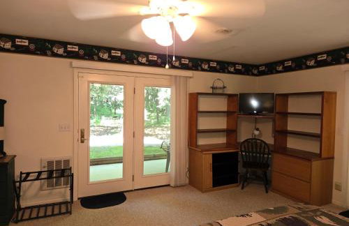 Lake Access! Twin Birch Resort - The Brown Bear - Foto 31