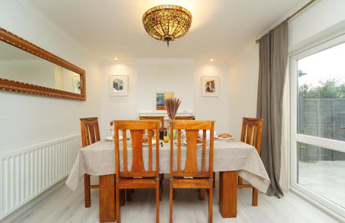 Gaia Cottages 3BR Home with Parking,WIFI,Garden,EV & Desk - Foto 13