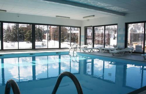 Confort 2 pièces, balcon et casier à skis - FR-1-504-672 - Photo 15