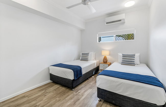 Spacious 3-beds w Direct Access to Pool - Photo 5