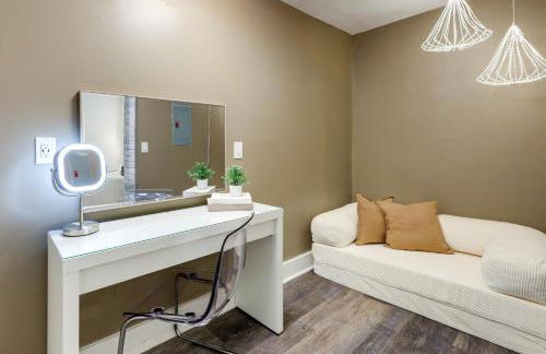 Walk to OTR! Hot Tub and Movie Room at Cincy Condo - Foto 8