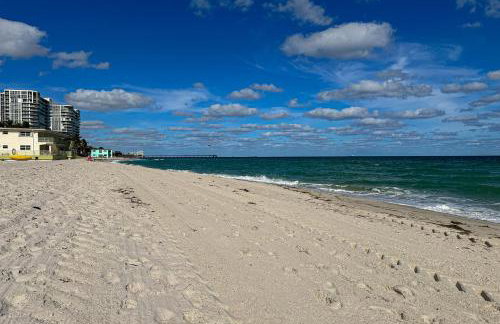 Walk to Hollywood Beach: Luxury Family Getaway! - Photo 53