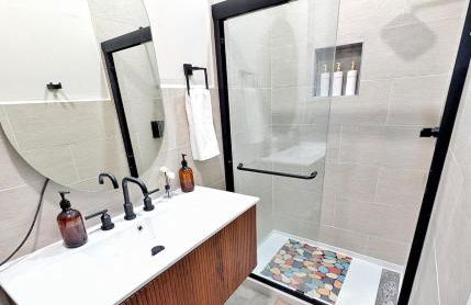 Downtown Cincinnati Boutique at Newport 3BR with 100in Cinema TV - Foto 52