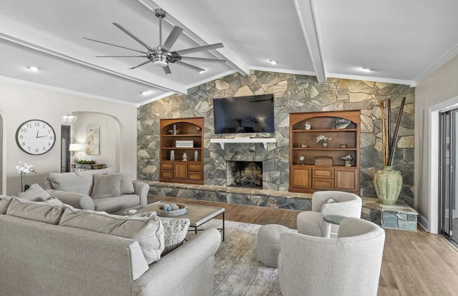 Water, Water Everywhere by Avantstay Pool + Dock - Foto 30